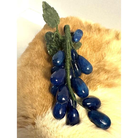 Vintage MCM Blue Stone? Decorative Grape Cluster With Green Jade Leaves - Picture 4 of 4